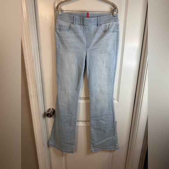 NWOT Spanx Women’s Light Wash Flare Retro Jeans - Size Large - Picture 1 of 7